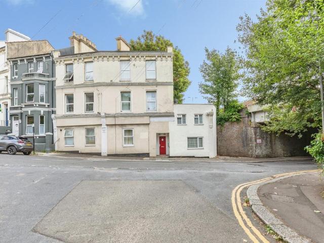 2 bedroom maisonette for sale