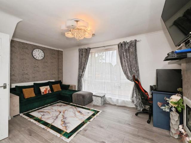 2 bedroom maisonette for sale