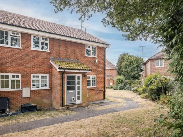 2 bedroom maisonette for sale