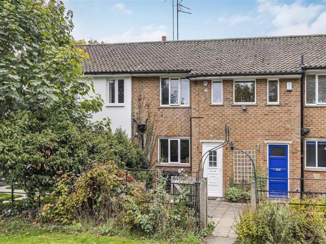 2 bedroom maisonette for sale