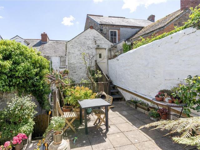 2 bedroom maisonette for sale