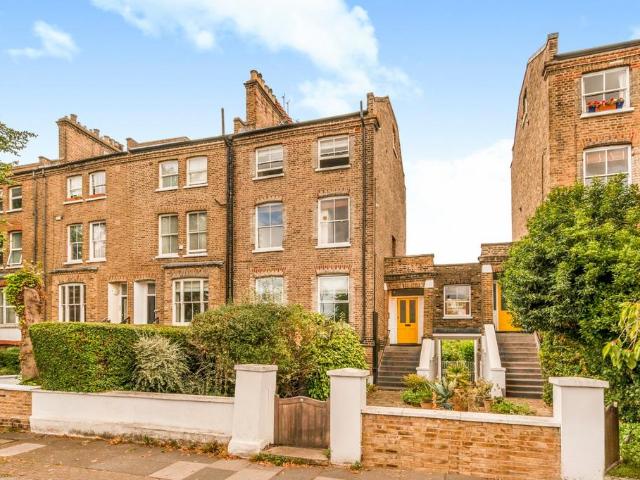 2 bedroom maisonette for sale