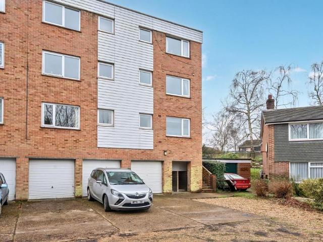 2 bedroom maisonette for sale
