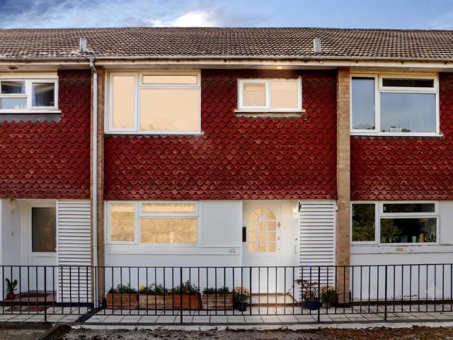 2 bedroom maisonette for sale