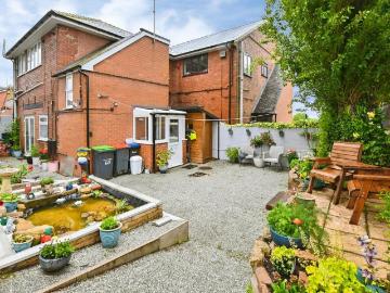 2 bedroom maisonette for sale