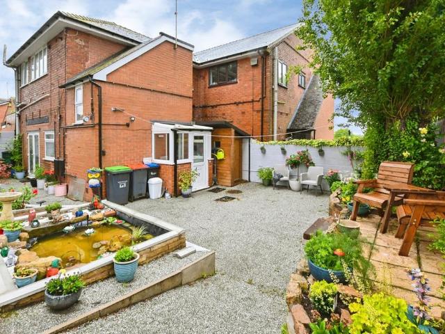 2 bedroom maisonette for sale