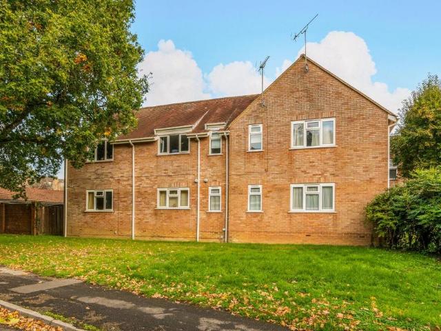 2 bedroom maisonette for sale