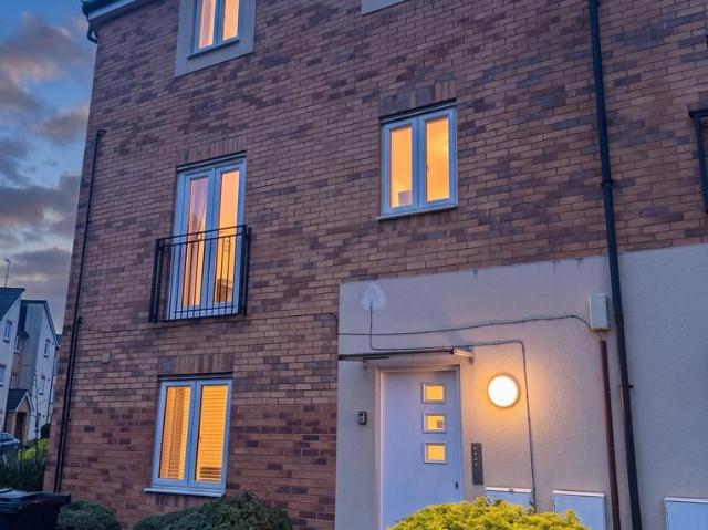 2 bedroom maisonette for sale