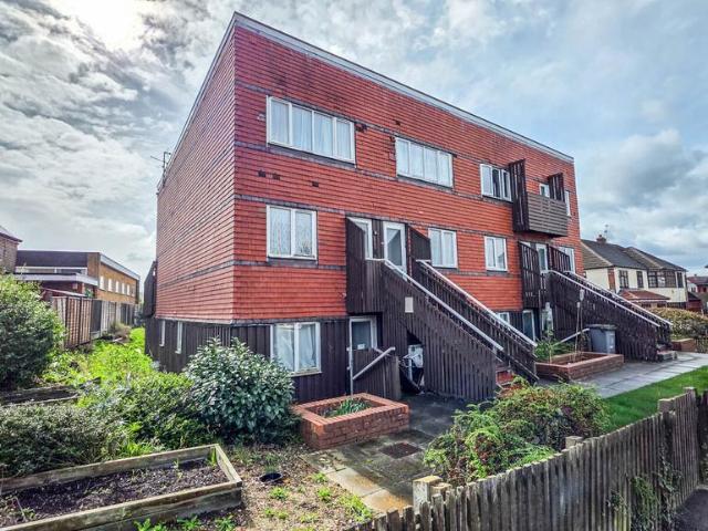 2 bedroom maisonette for sale