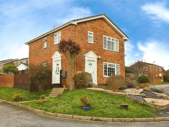 2 bedroom maisonette for sale