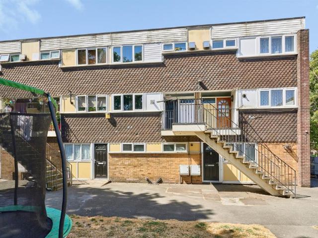 2 bedroom maisonette for sale