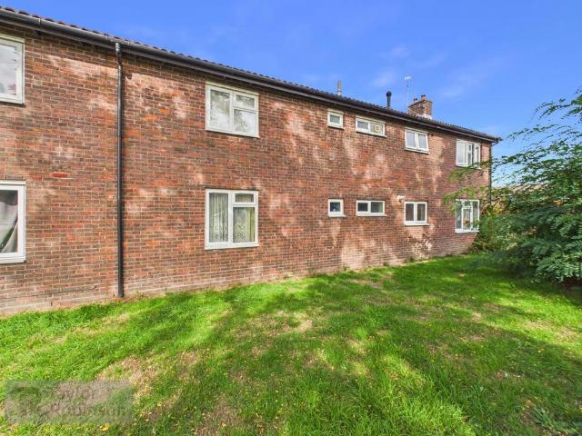 2 bedroom maisonette for sale