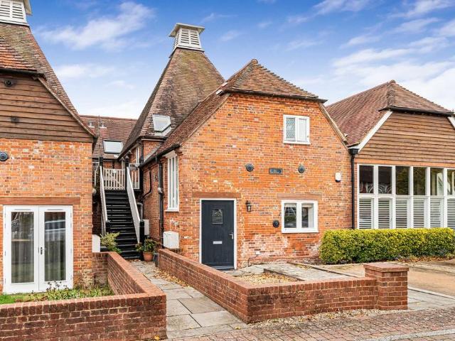 2 bedroom maisonette for sale