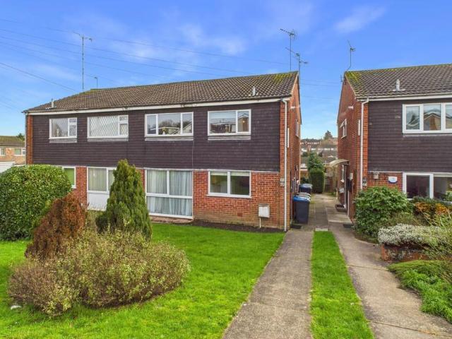 2 bedroom maisonette for sale