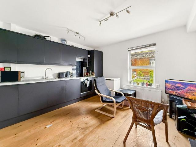 2 bedroom maisonette for sale