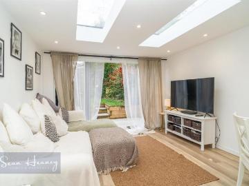 2 bedroom maisonette for sale