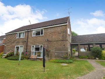 2 bedroom maisonette for sale