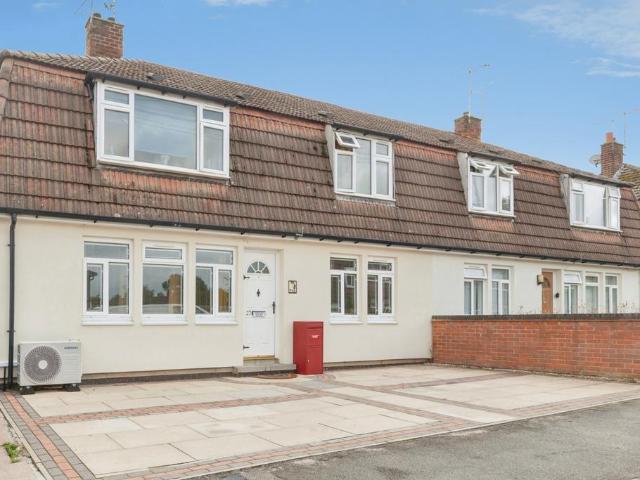 2 bedroom maisonette for sale