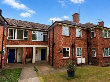 2 bedroom maisonette for sale