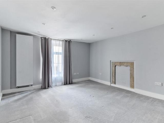 2 bedroom maisonette for sale