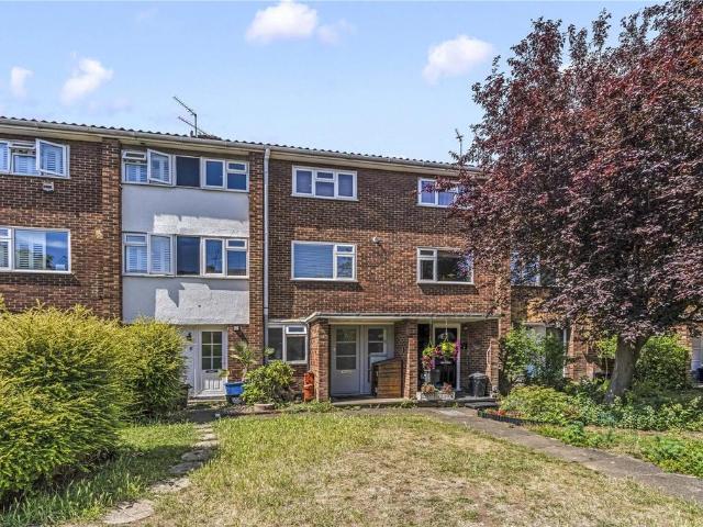 2 bedroom maisonette for sale