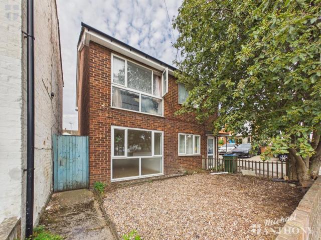 2 bedroom maisonette for sale