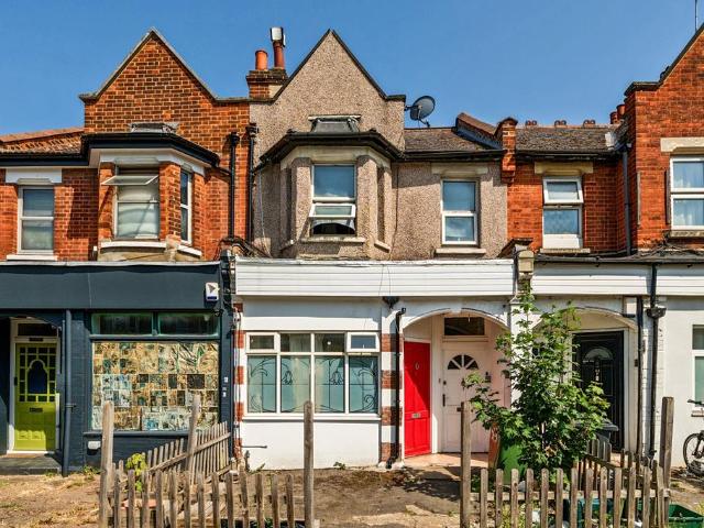 2 bedroom maisonette for sale
