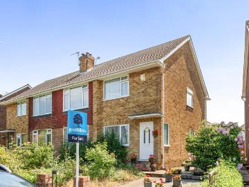 2 bedroom maisonette for sale