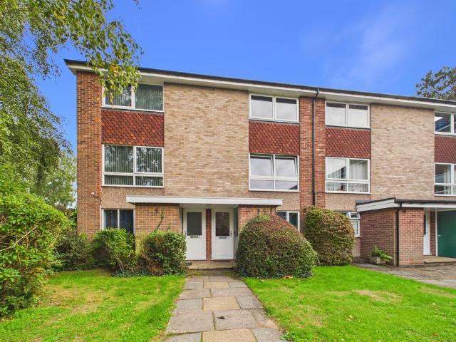 2 bedroom maisonette for sale