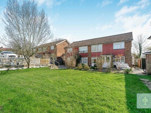 2 bedroom maisonette for sale