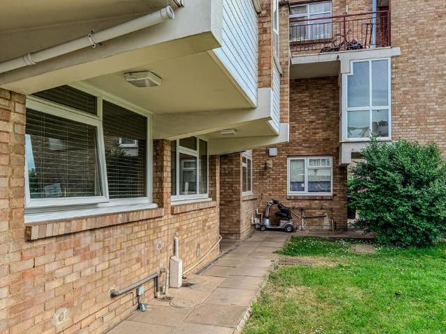 2 bedroom maisonette for sale