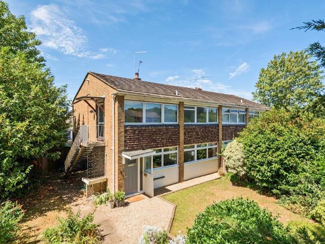 2 bedroom maisonette for sale