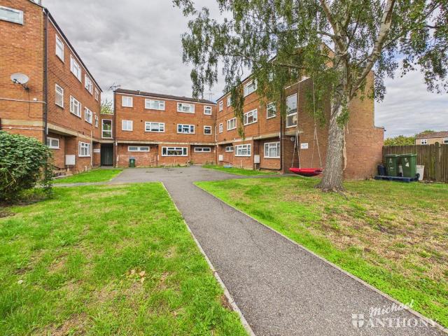 2 bedroom maisonette for sale