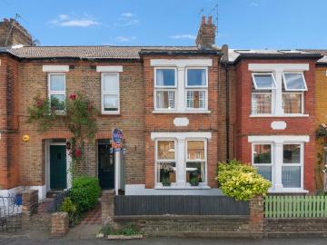 2 bedroom maisonette for sale
