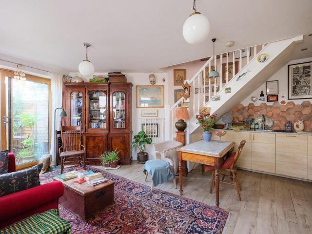 2 bedroom maisonette for sale