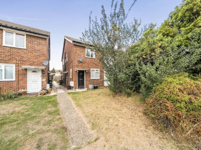 2 bedroom maisonette for sale