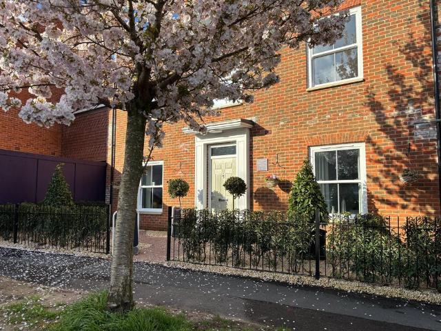 2 bedroom maisonette for sale