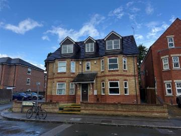 2 bedroom maisonette for sale