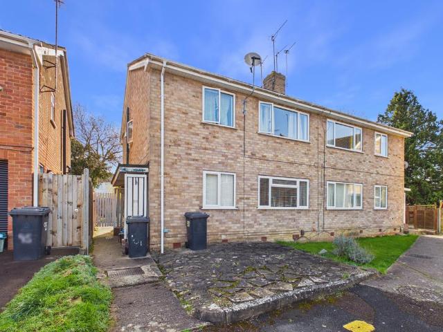 2 bedroom maisonette for sale