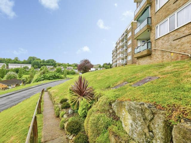 2 bedroom maisonette for sale