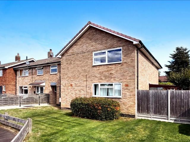 2 bedroom maisonette for sale