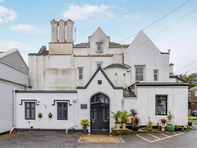 2 bedroom maisonette for sale