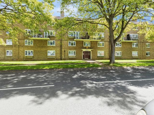 2 bedroom maisonette for sale