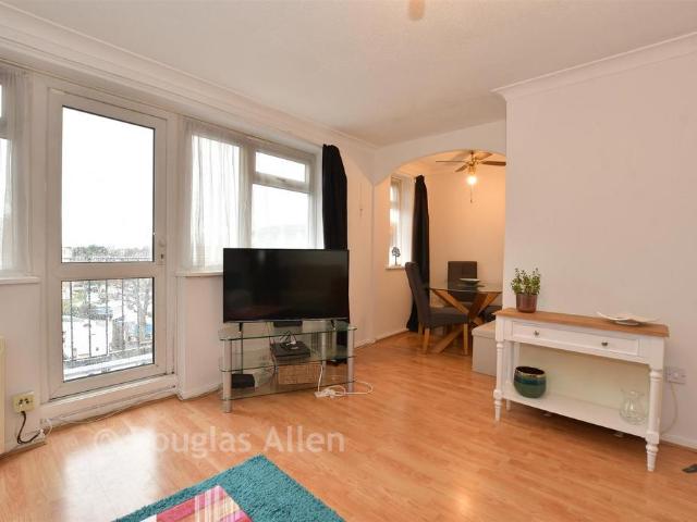 2 bedroom maisonette for sale