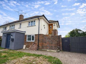 2 bedroom maisonette for sale