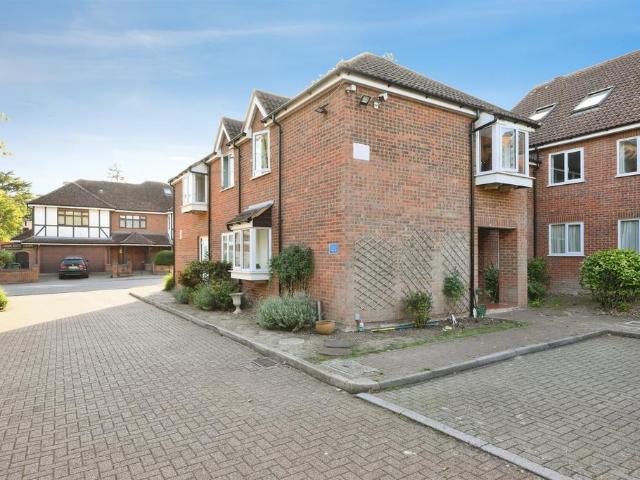 2 bedroom maisonette for sale