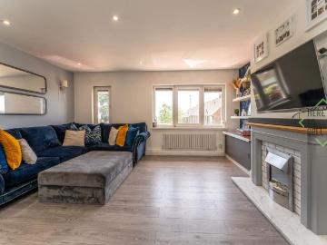 2 bedroom maisonette for sale