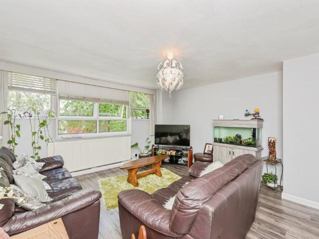 2 bedroom maisonette for sale