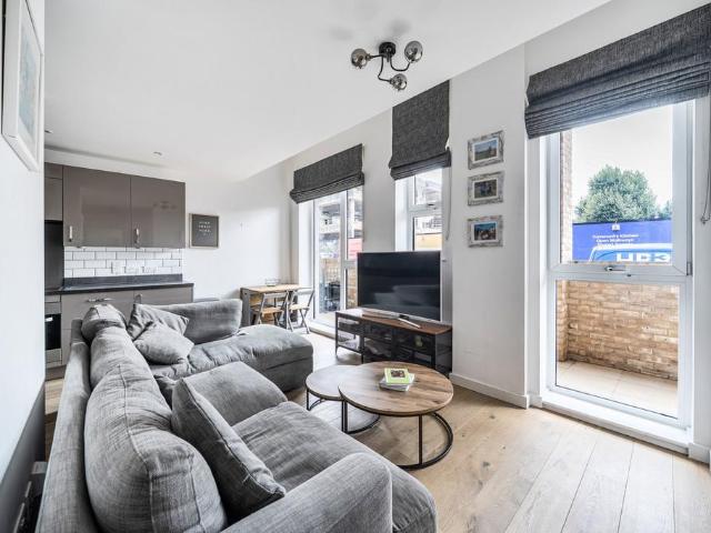 2 bedroom maisonette for sale