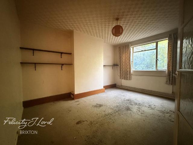 2 bedroom maisonette for sale